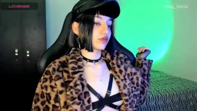 Image 11 of roxy_toxic Stream on Chaturbate on 13 months ago
