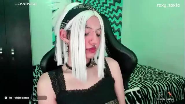 Image 6 of roxy_toxic Stream on Chaturbate on 5 months ago