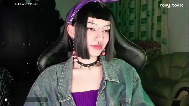 Image 2 of roxy_toxic Stream on Chaturbate on 4 months ago