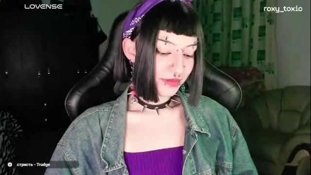 Image 4 of roxy_toxic Stream on Chaturbate on 4 months ago