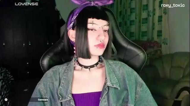 Image 7 of roxy_toxic Stream on Chaturbate on 4 months ago