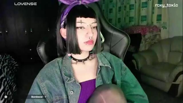 Image 8 of roxy_toxic Stream on Chaturbate on 4 months ago