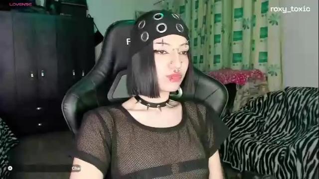 Image 10 of roxy_toxic Stream on Chaturbate on 4 months ago