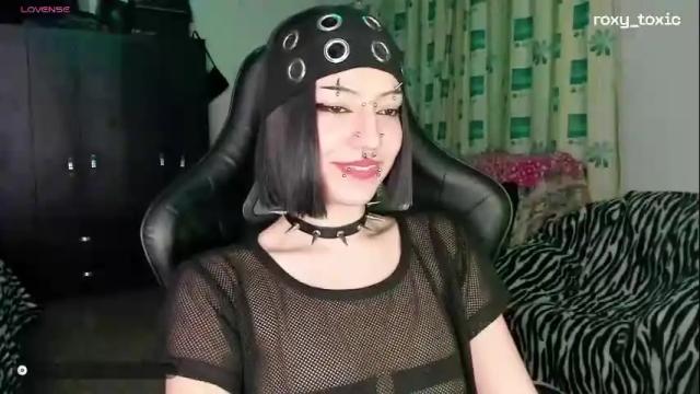 Image 11 of roxy_toxic Stream on Chaturbate on 4 months ago