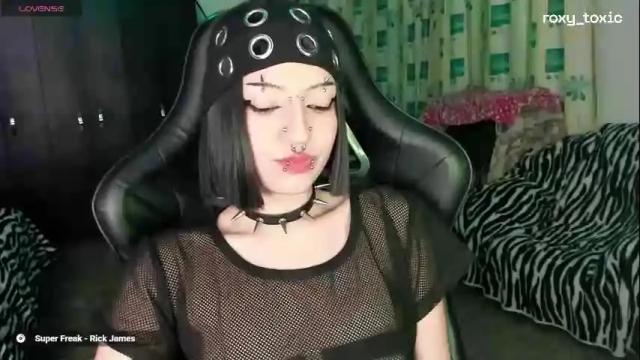 Image 4 of roxy_toxic Stream on Chaturbate on 4 months ago