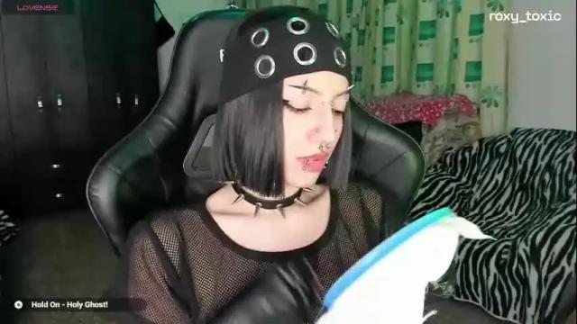 Image 7 of roxy_toxic Stream on Chaturbate on 4 months ago