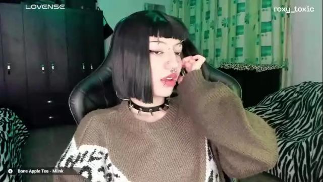 Image 10 of roxy_toxic Stream on Chaturbate on 4 months ago