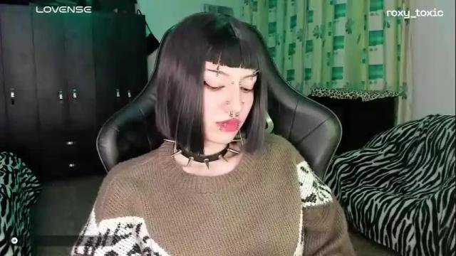 Image 11 of roxy_toxic Stream on Chaturbate on 4 months ago