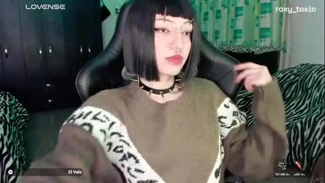 Image 6 of roxy_toxic Stream on Chaturbate on 4 months ago