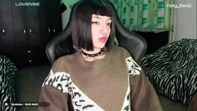 Image 7 of roxy_toxic Stream on Chaturbate on 4 months ago