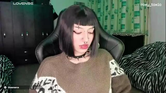 Image 8 of roxy_toxic Stream on Chaturbate on 4 months ago