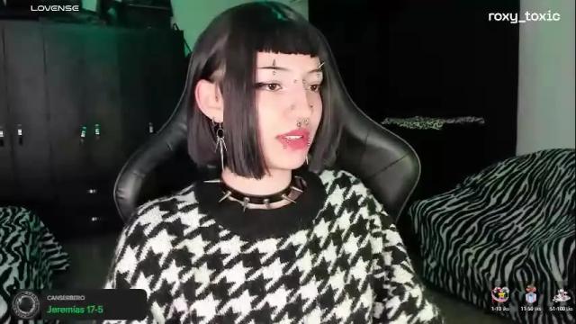 Image 3 of roxy_toxic Stream on Chaturbate on 3 months ago