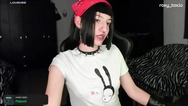 Image 10 of roxy_toxic Stream on Chaturbate on 2 months ago