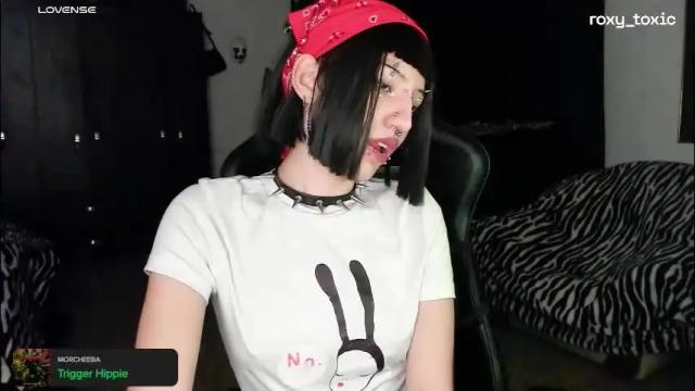 Image 12 of roxy_toxic Stream on Chaturbate on 2 months ago