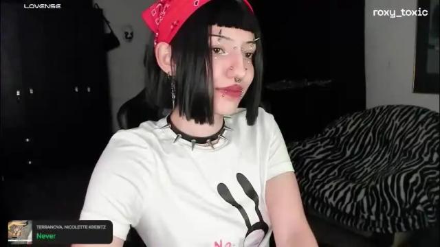 Image 2 of roxy_toxic Stream on Chaturbate on 2 months ago