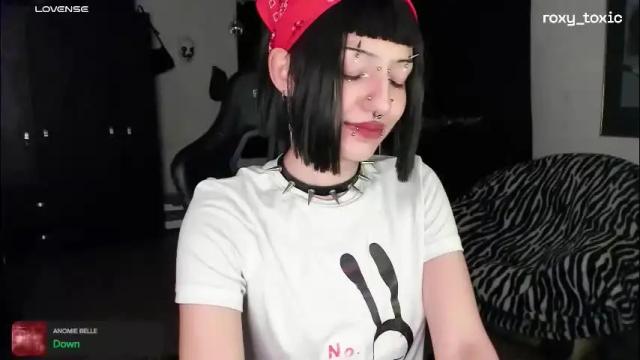 Image 3 of roxy_toxic Stream on Chaturbate on 2 months ago