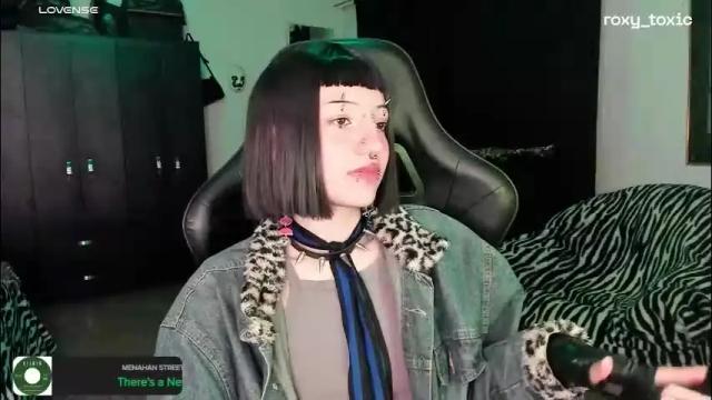 Image 3 of roxy_toxic Stream on Chaturbate on 2 months ago