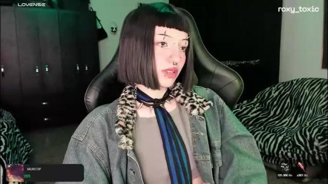 Image 6 of roxy_toxic Stream on Chaturbate on 2 months ago