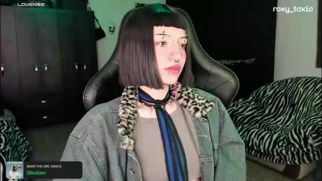 Image 7 of roxy_toxic Stream on Chaturbate on 2 months ago