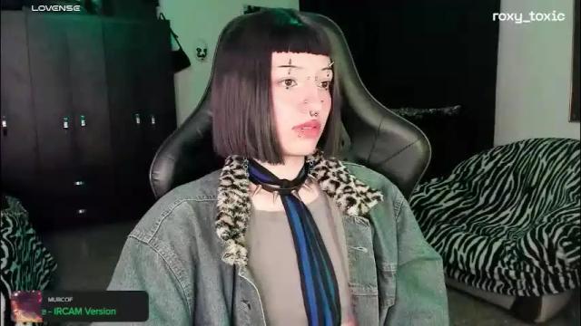Image 8 of roxy_toxic Stream on Chaturbate on 2 months ago