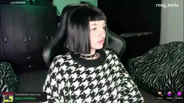Image 6 of roxy_toxic Stream on Chaturbate on 2 months ago