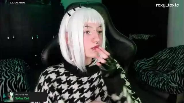 Image 10 of roxy_toxic Stream on Chaturbate on 2 months ago