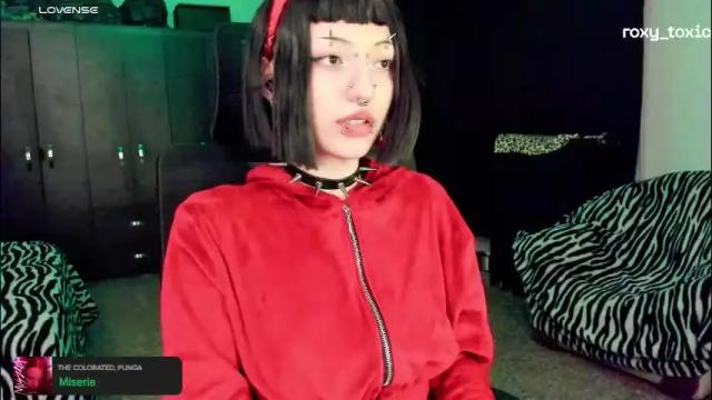 Image 2 of roxy_toxic Stream on Chaturbate on 3 days ago
