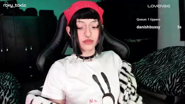 Thumbnail 1, roxy_toxic's Stream at Chaturbate, 1 month ago