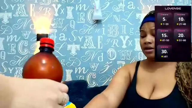 Image 3 of roxyandclhoe Stream on Chaturbate on 8 months ago