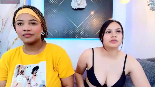 Image 7 of roxyandclhoe Stream on Chaturbate on 7 months ago