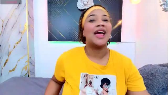 Image 8 of roxyandclhoe Stream on Chaturbate on 7 months ago