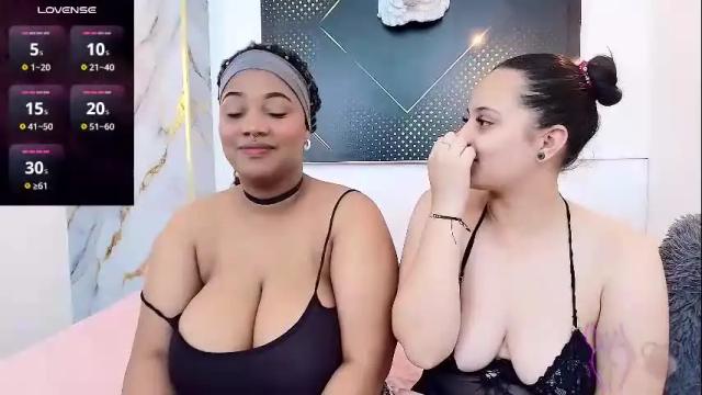 Image 8 of roxyandclhoe Stream on Chaturbate on 7 months ago