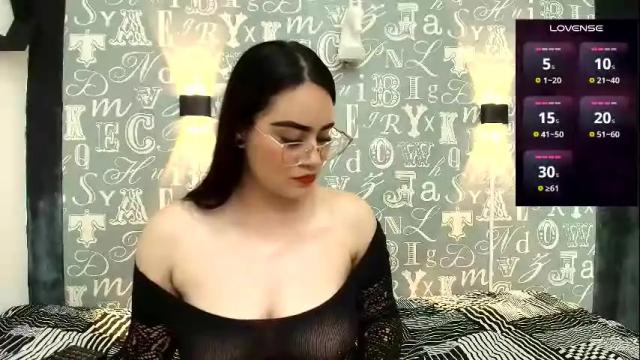 Image 7 of roxyandclhoe Stream on Chaturbate on 7 months ago