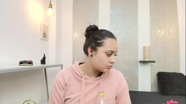 Image 3 of roxyandclhoe Stream on Chaturbate on 7 months ago