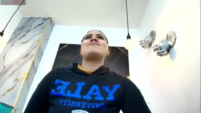 Image 2 of roxyandclhoe Stream on Chaturbate on 7 months ago