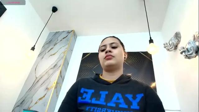 Image 4 of roxyandclhoe Stream on Chaturbate on 7 months ago