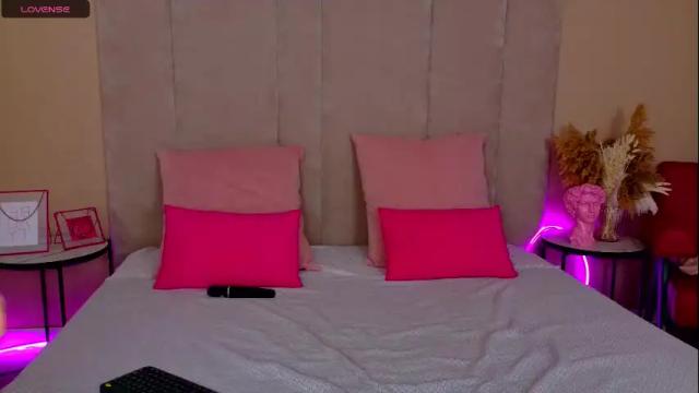 Image 2 of roxylester Stream on Chaturbate on 25 days ago