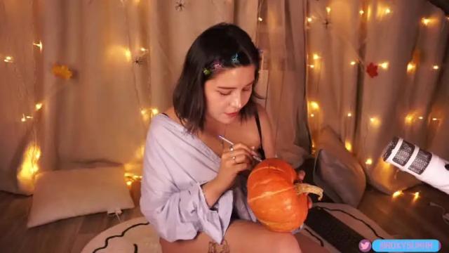 Image 11 of roxysuh Stream on Chaturbate on 18 months ago