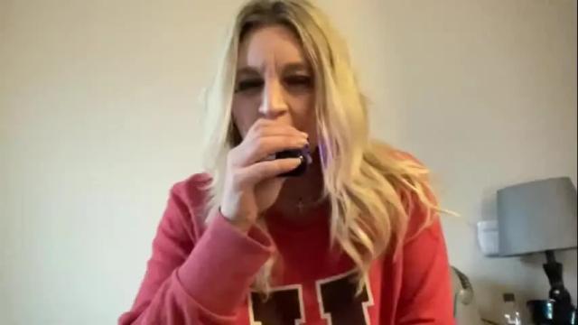 Image 2 of royalblonde Stream on Chaturbate on 3 months ago