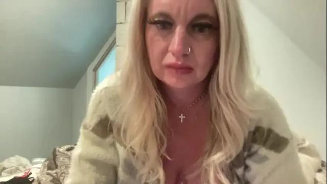 Image 7 of royalblonde Stream on Chaturbate on 1 month ago