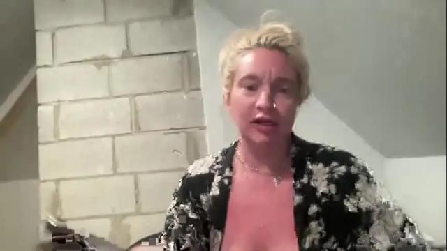 Image 7 of royalblonde Stream on Chaturbate on 1 month ago