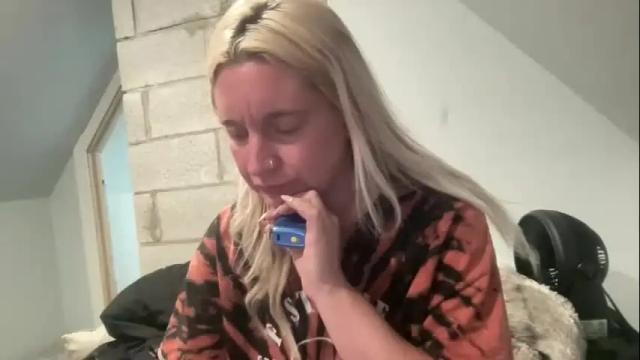 Image 12 of royalblonde Stream on Chaturbate on 1 month ago