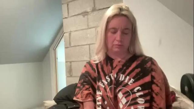 Image 6 of royalblonde Stream on Chaturbate on 1 month ago