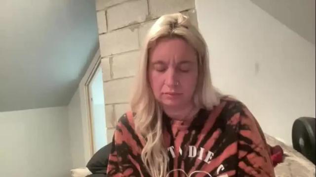 Image 7 of royalblonde Stream on Chaturbate on 1 month ago