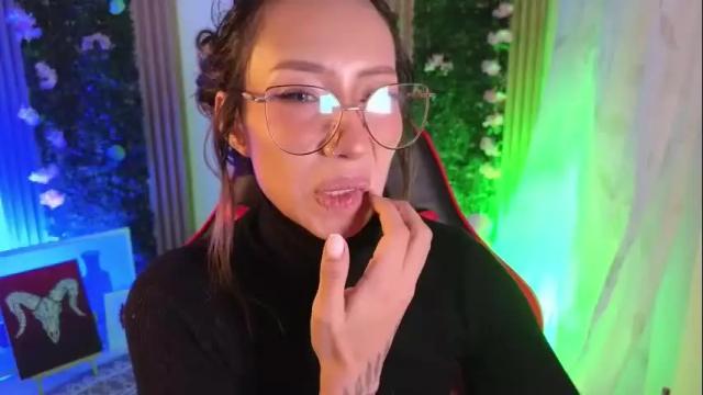 Image 4 of rozetay Stream on Chaturbate on 19 days ago