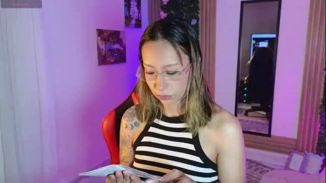 Image 4 of rozetay Stream on Chaturbate on 15 days ago