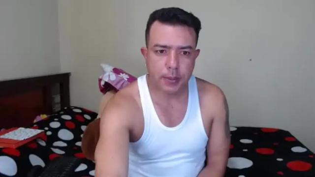 Image 3 of ruby_and_aron Stream on Chaturbate on 22 months ago