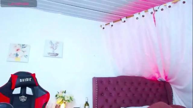 Image 7 of ruby_lowell Stream on Chaturbate on 28 days ago