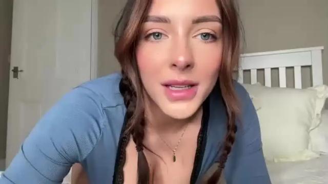 Image 4 of ruby_maee Stream on Chaturbate on 21 months ago