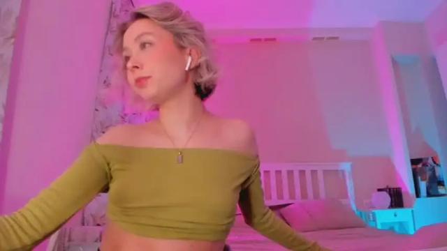 Image 3 of ruby_pony Stream on Chaturbate on 23 months ago